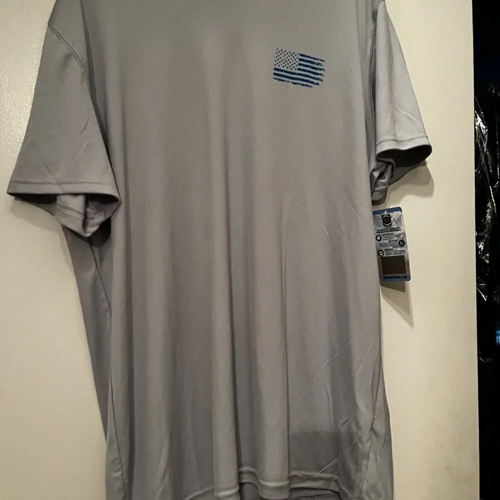 Vapor Apparel Light Gray Short  Sleeved‎ Top- NWT / XL